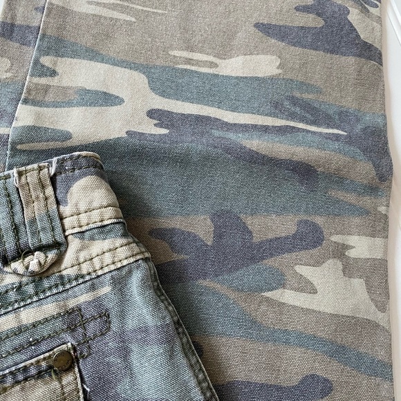 90’s Baggy Camo Pants - Picture 12 of 15